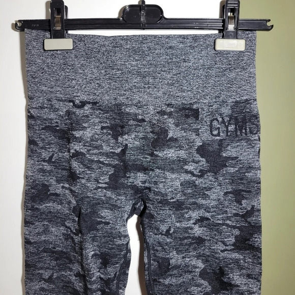 ❤️ 3 for $35 GYMSHARK camoflauge leggings black gray small - Picture 2 of 8